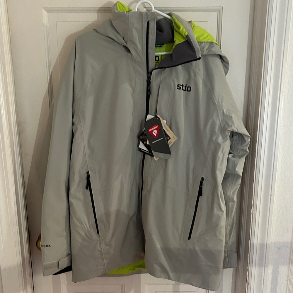 STIO Men’s new “Doublecharge” insulated sediment-colored ski jacket Size L